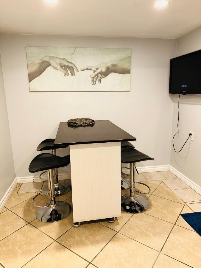 Deluxe Double Room Ii- Hazel Stays Mississauga Exterior foto