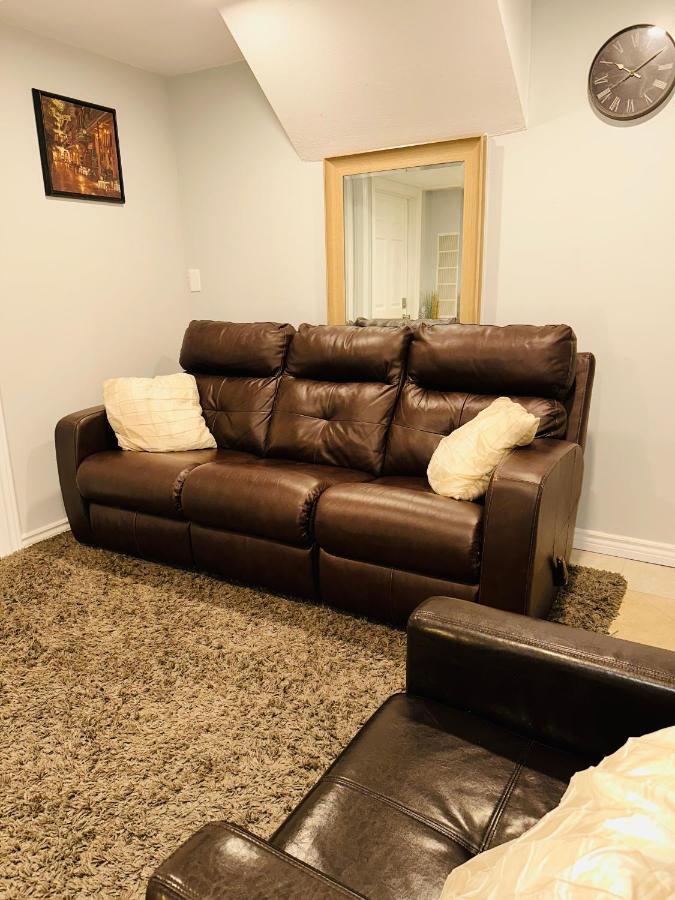Deluxe Double Room Ii- Hazel Stays Mississauga Exterior foto