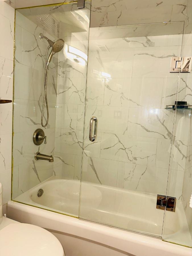 Deluxe Double Room Ii- Hazel Stays Mississauga Exterior foto
